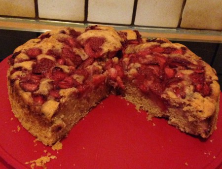 versunkener Erdbeerkuchen